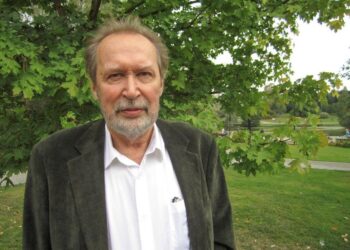 Hannu Paronen: Aikaa kuluttamassa – mietintöjä 2000-luvulta