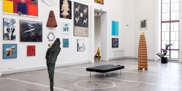 HUSin laajasta taidekokoelmasta tehtiin näyttely ja kirja